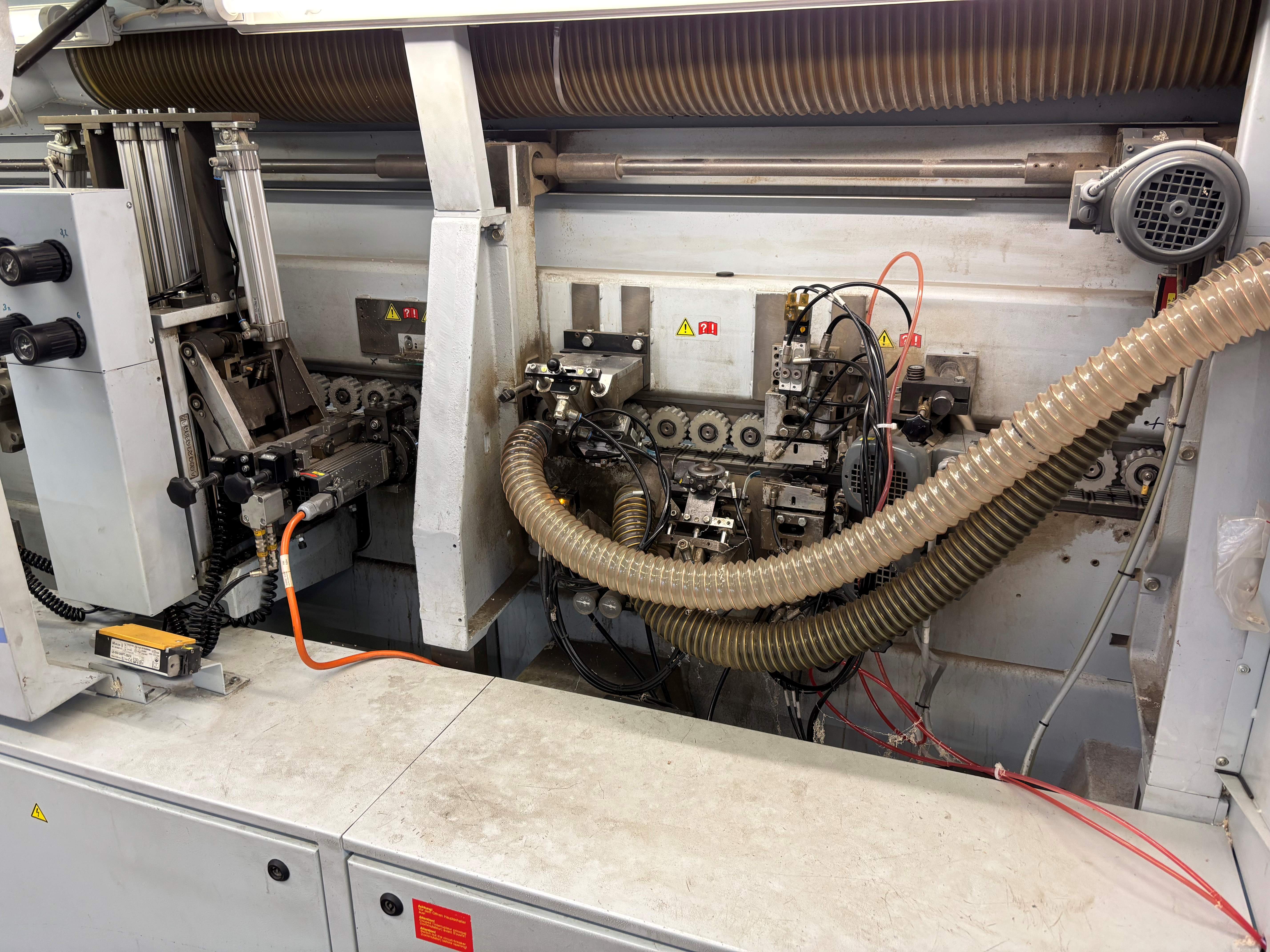 single-sided edge banding machine with workpiece return system / BRANDT / KDF 680