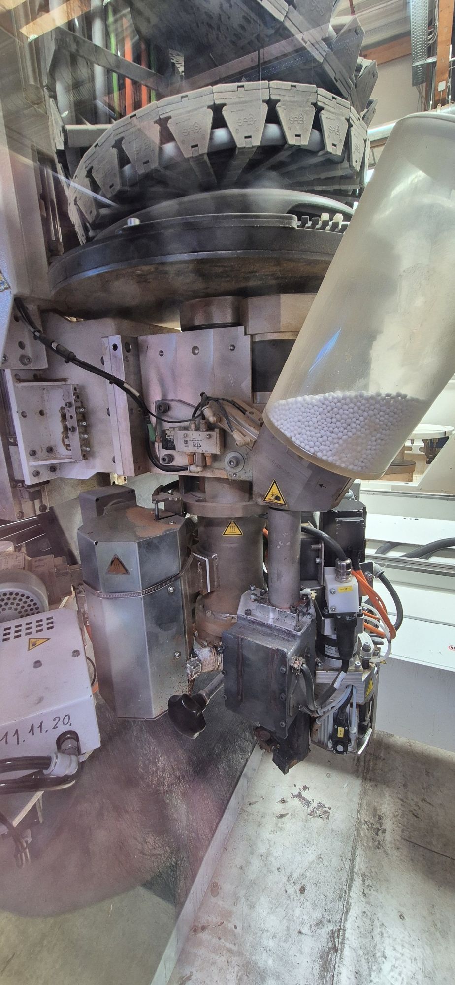 CNC machining centre with gluing unit / HOMAG / CENTATEQ E-500