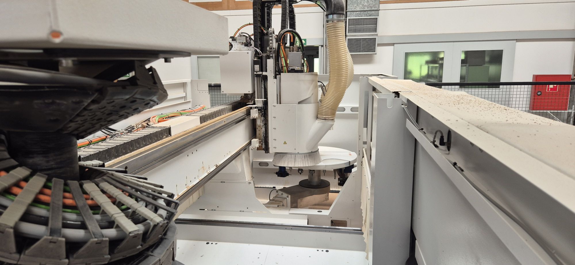 CNC machining centre with gluing unit / HOMAG / CENTATEQ E-500