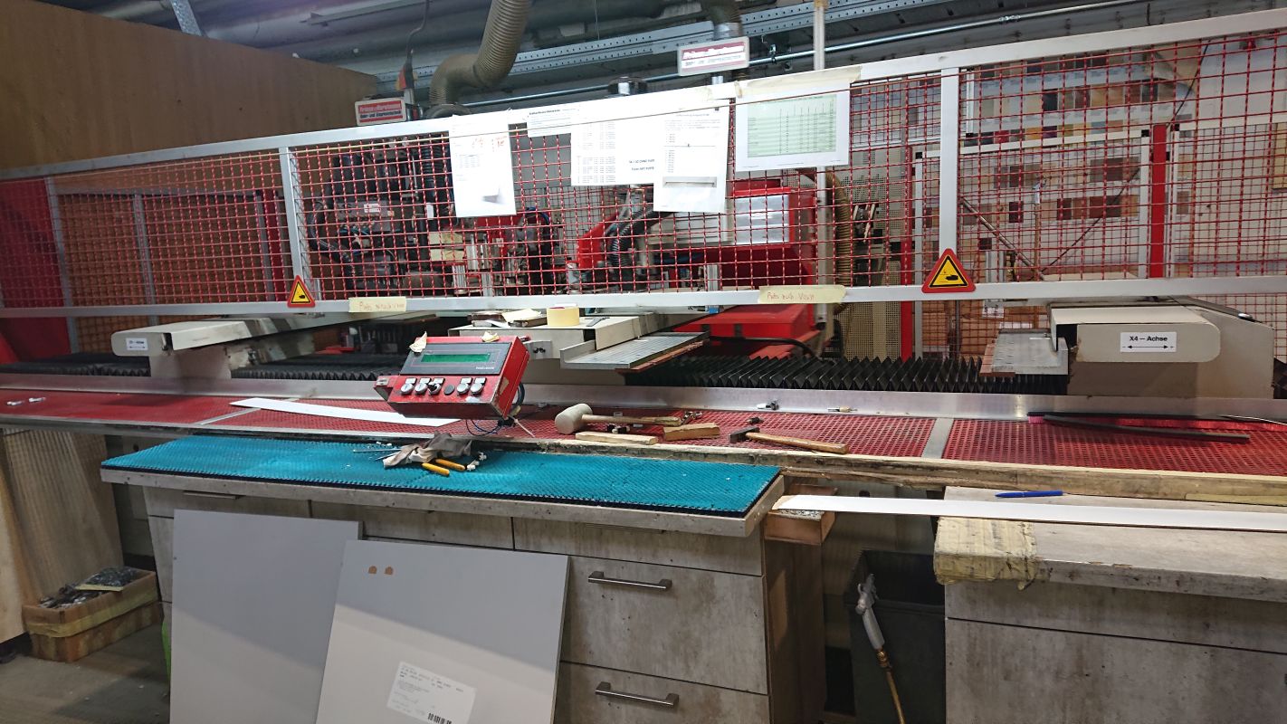 drilling and dowel inserting machine / PRIESS U. HORSTMANN / 