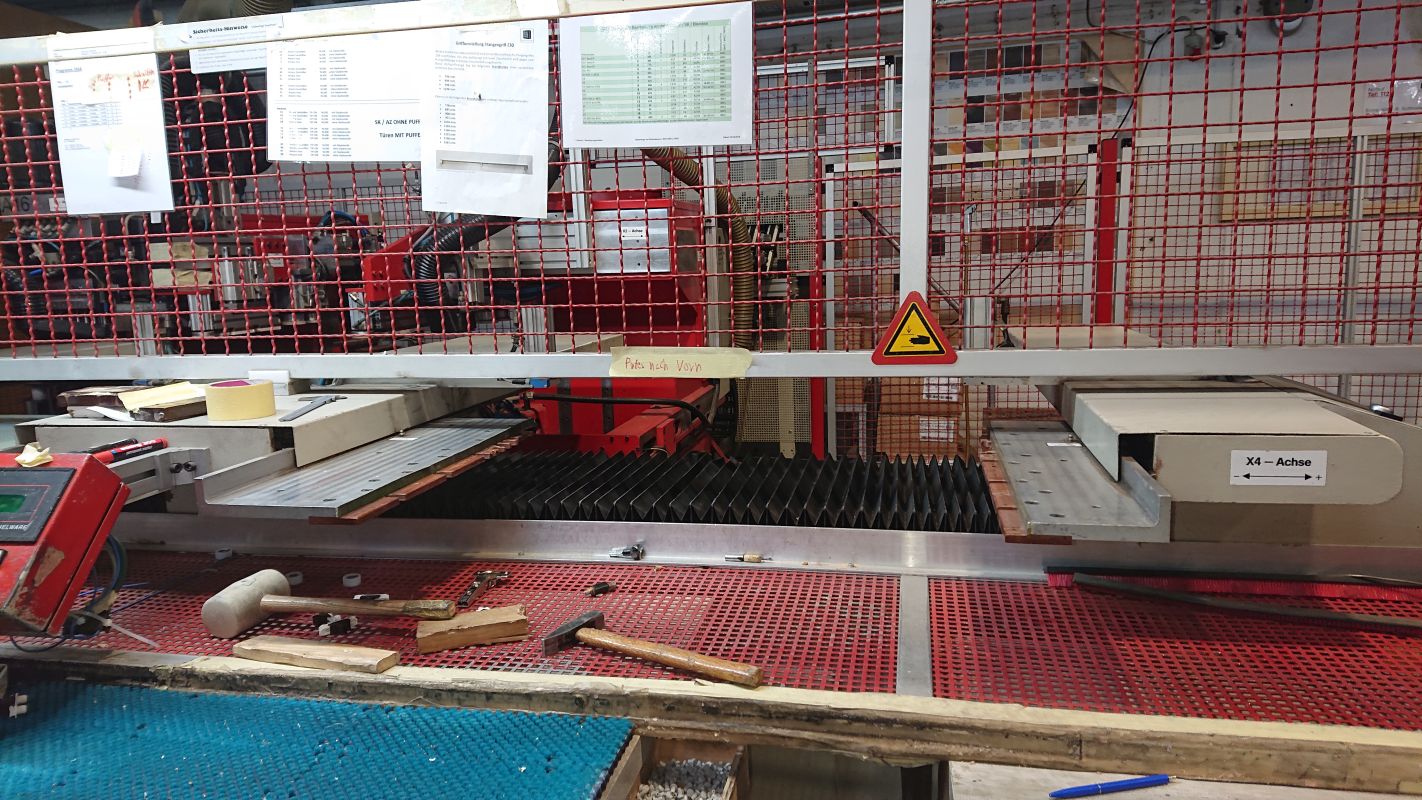 drilling and dowel inserting machine / PRIESS U. HORSTMANN / 