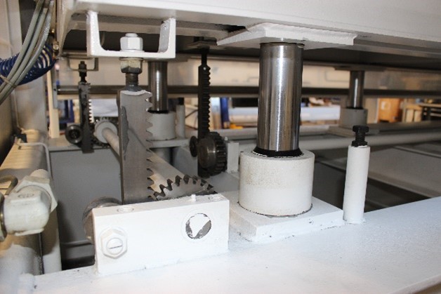 hydraulic hot plate press 3500 x 1400 mm / OMC / 