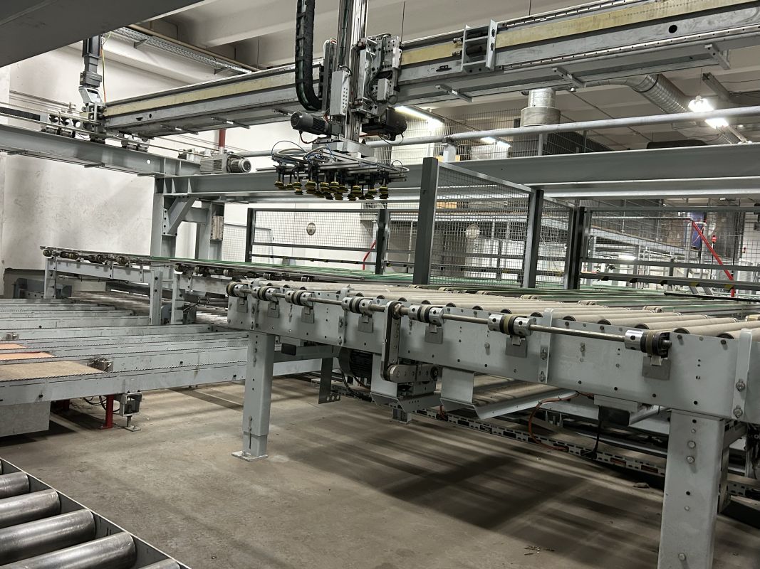 palletizing system / Ligmatech + WTT / 