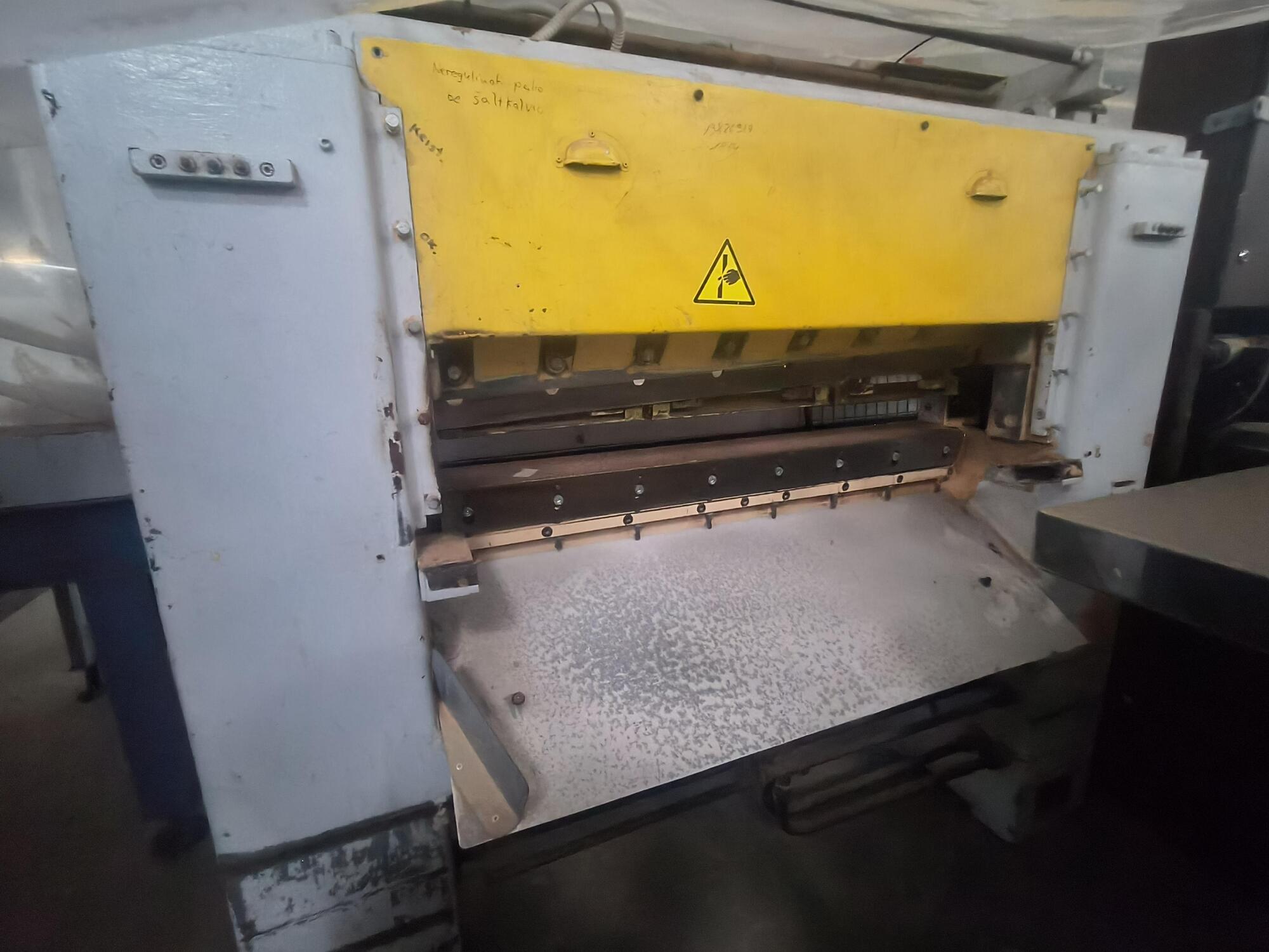 Veneer cross cutting guillotine / RüCKLE / AS0110