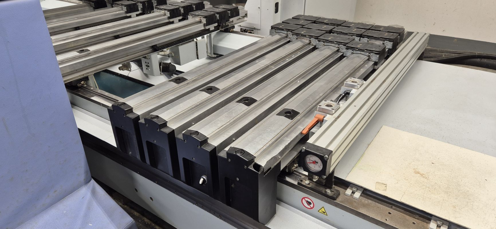 CNC - Machining Center with gluing unit / HOMAG / BMG 512/40/12/V/A