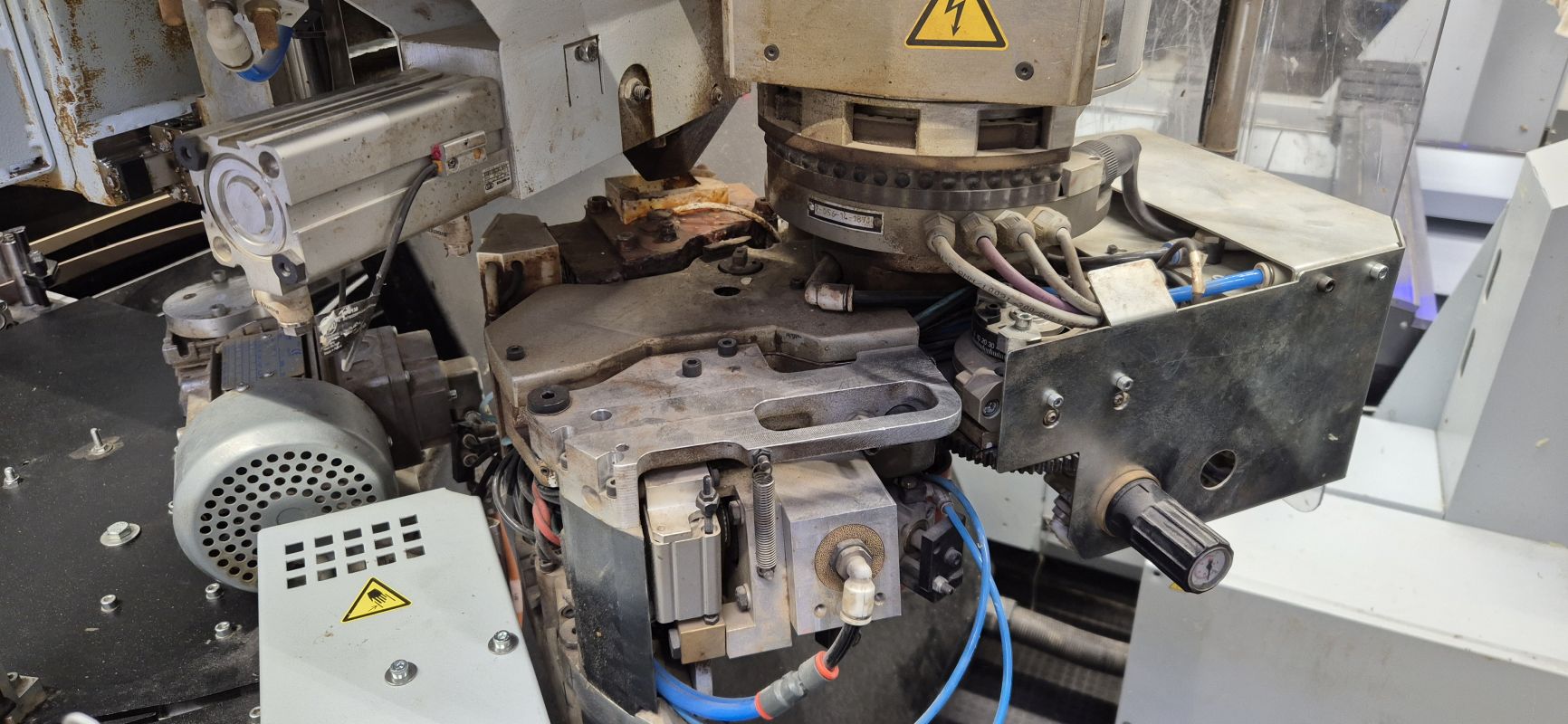 CNC - Machining Center with gluing unit / HOMAG / BMG 512/40/12/V/A