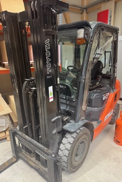 forklift / Toyota / 06-8GF20F