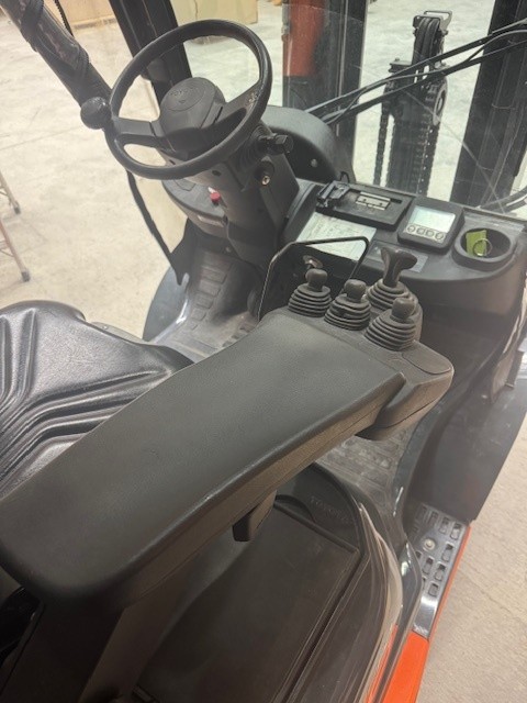 forklift / Toyota / 06-8GF20F