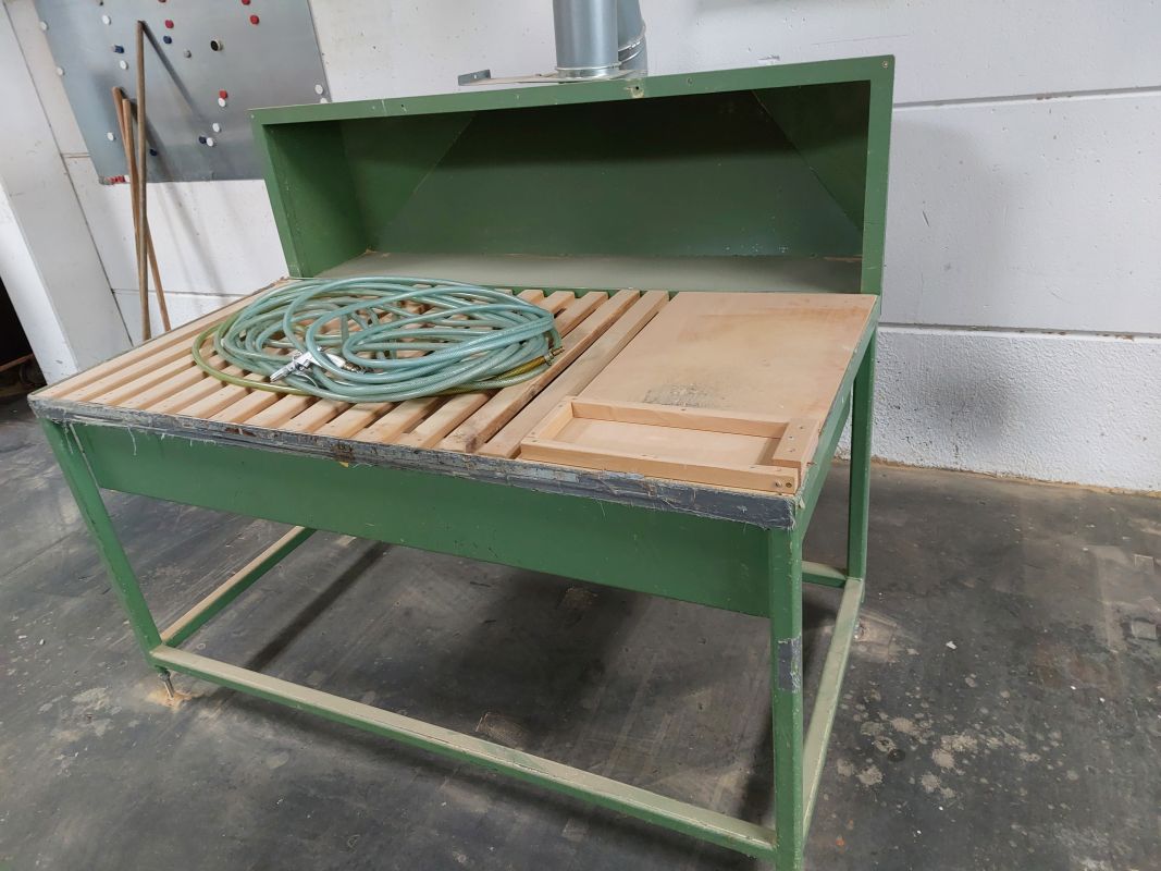 Grinding table / N/A / 