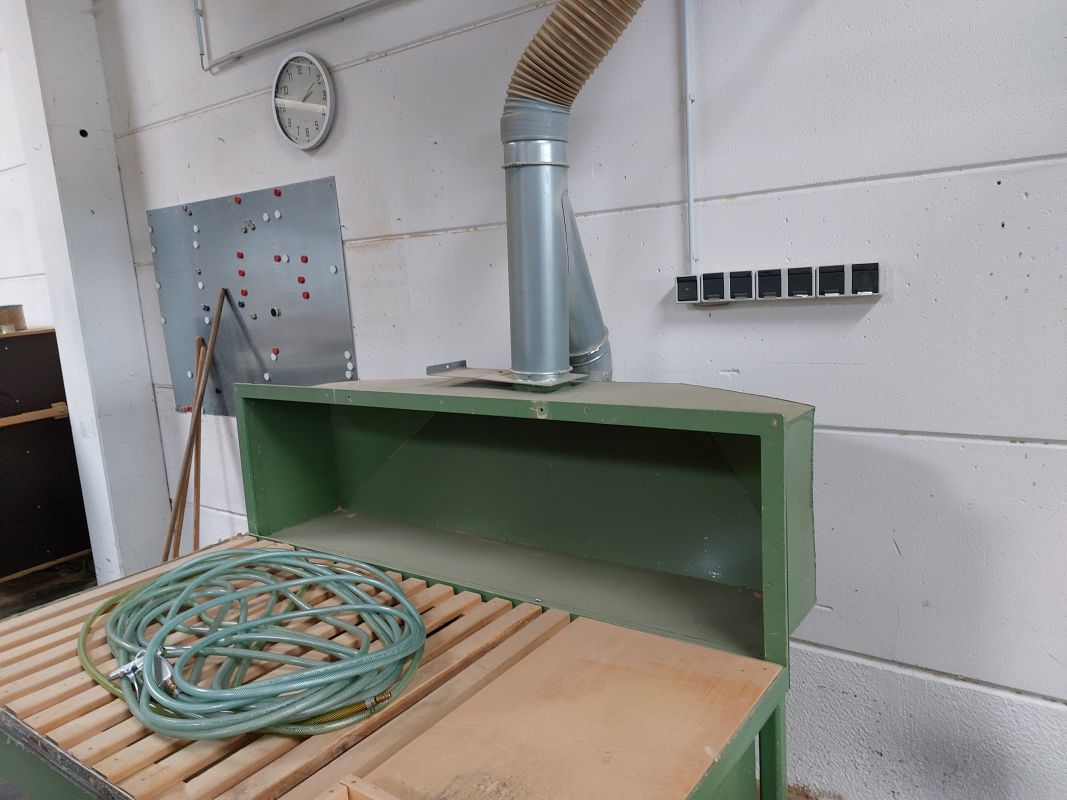 Grinding table / N/A / 