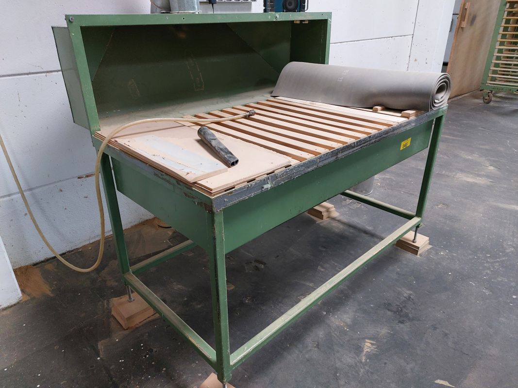 Grinding table / N/A / 