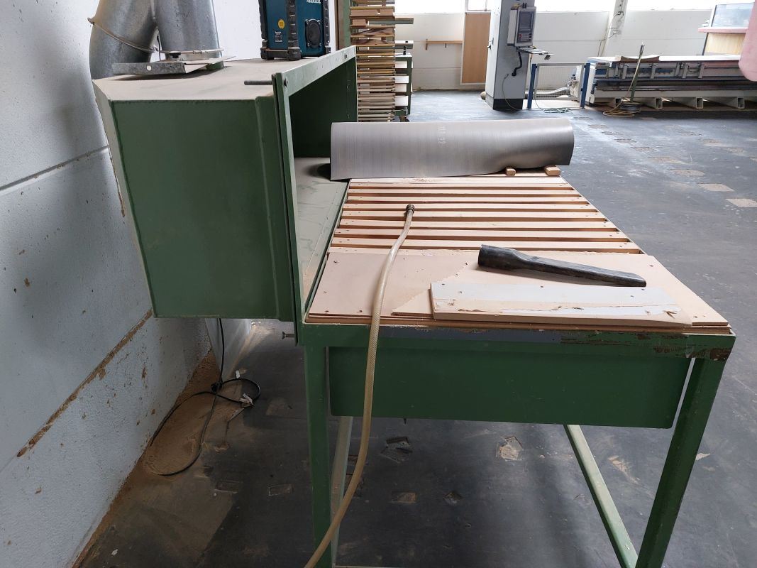 Grinding table / N/A / 