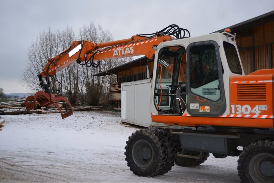 complete log band sawmill with double edger and wood excavator / WINTER / 