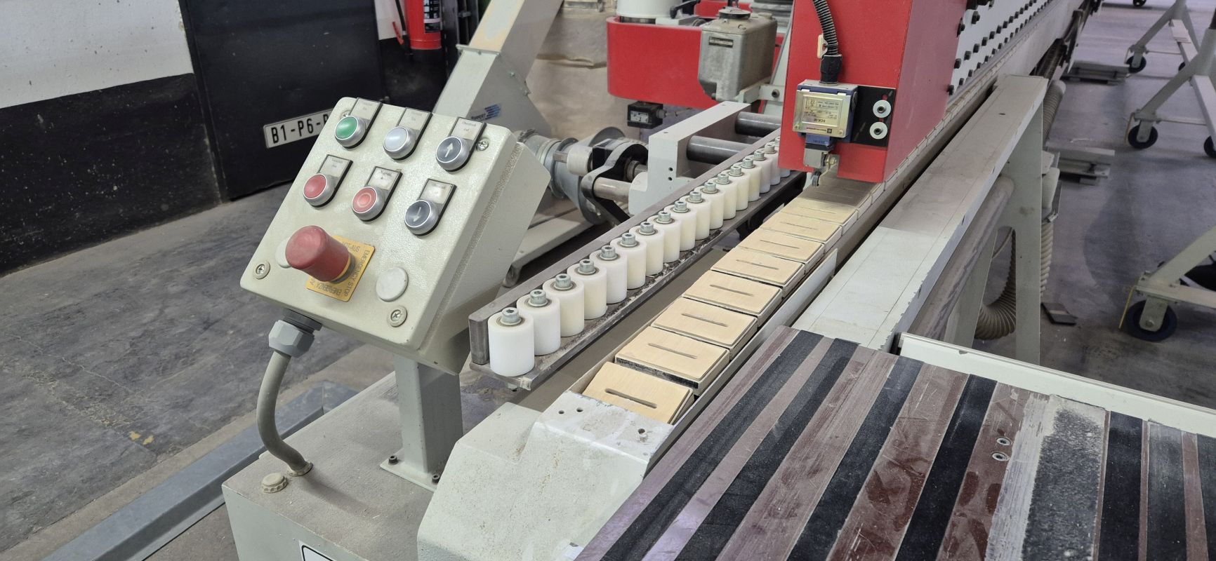 edge grinding and embossing machine / Leonhard Kurz F&uuml;rth / KTF 70737L