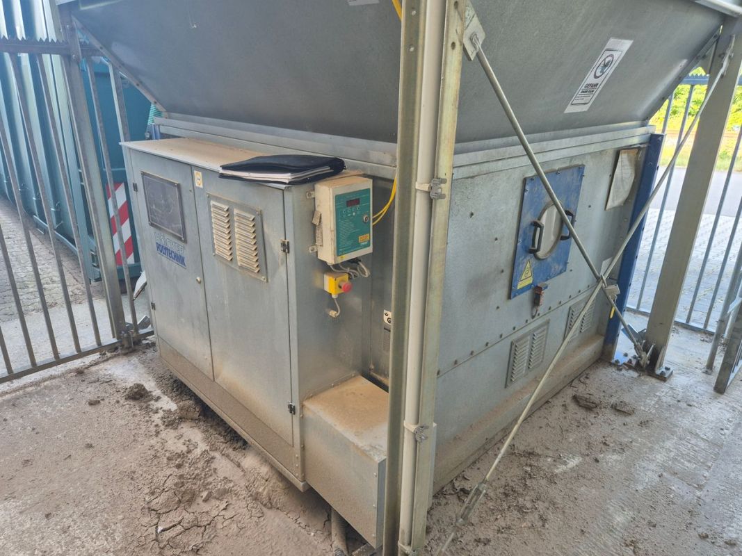 extraction system with briquetting press / Hocker Polytechnick / MultiStar JP5