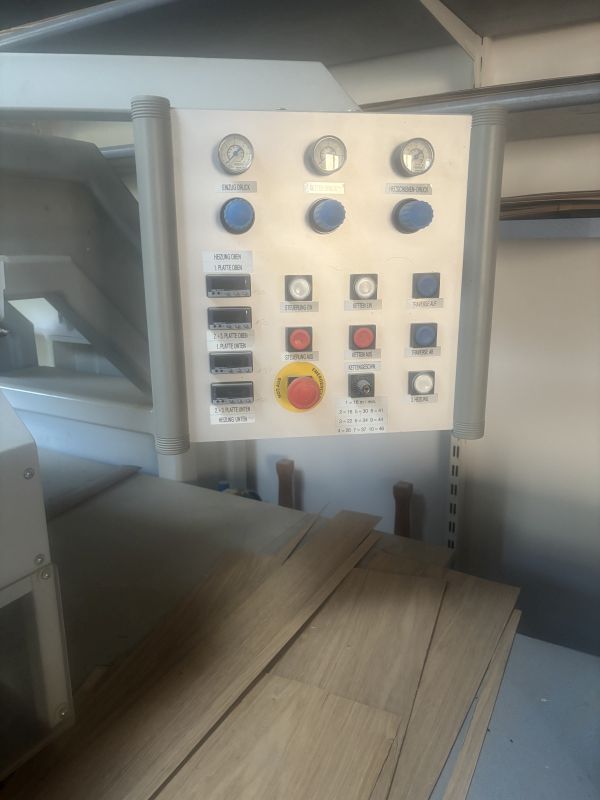veneer splicing machine / Furniertechnik / LZM-LA 1000