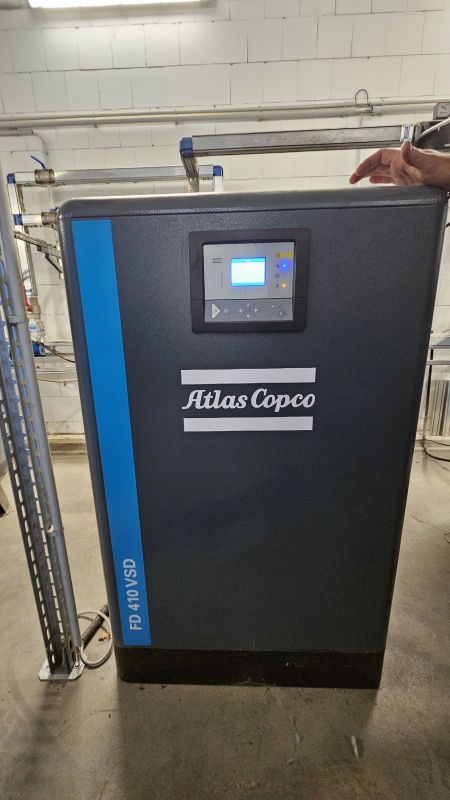 compressor with refrigerated dryer / Atlas Copco / GA 110 VSD+