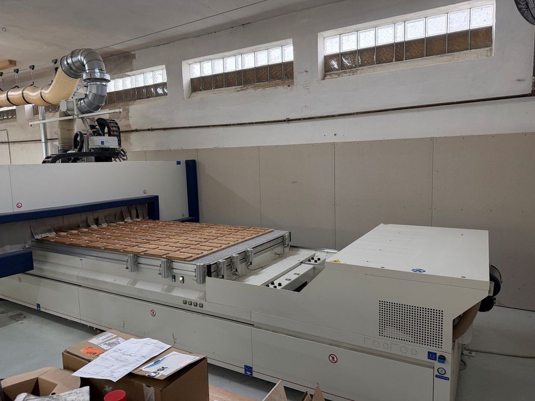 CNC machining center / SCM / Morbidelli M200F