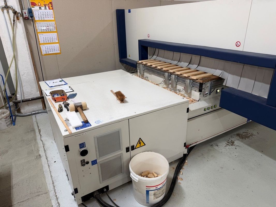 CNC machining center / SCM / Morbidelli M200F