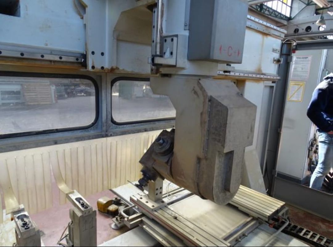 CNC Machining Center / Pade / Velux
