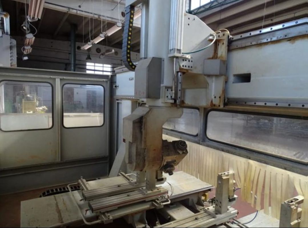 CNC Machining Center / Pade / Velux
