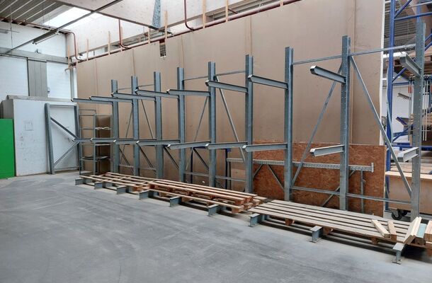 Cantilever racking system / N/A / 