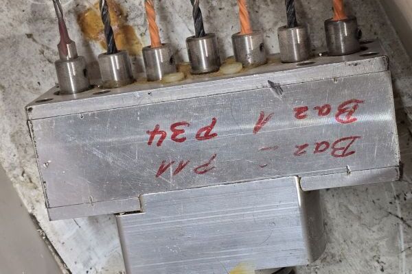 Vertical multi-spindle drilling unit / N/A / 