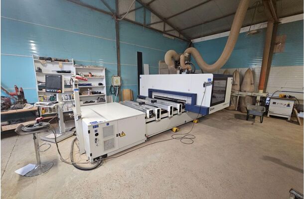 CNC machining center / SCM / Morbidelli M100